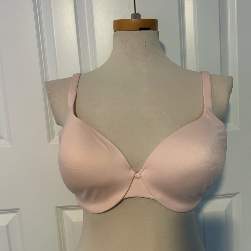 Victoria's Secret body Ipex T-Shirt Bra Seamless no padding 36DD light pink